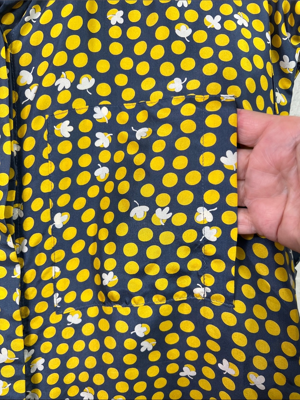 Cabi Silk Gray Yellow Polka Dot Cap Sleeve Mandarin Collar Blouse Small - Picture 4 of 8